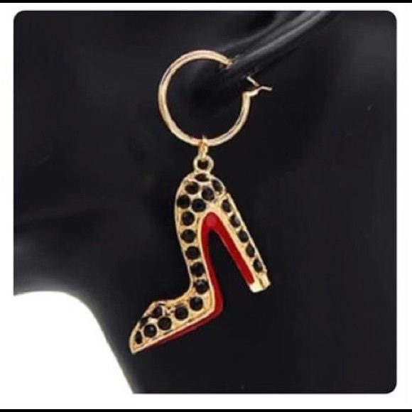 Gold Earring with a High Heel Black Rhinestone charm!🔥🔥 - Picture 3 of 4